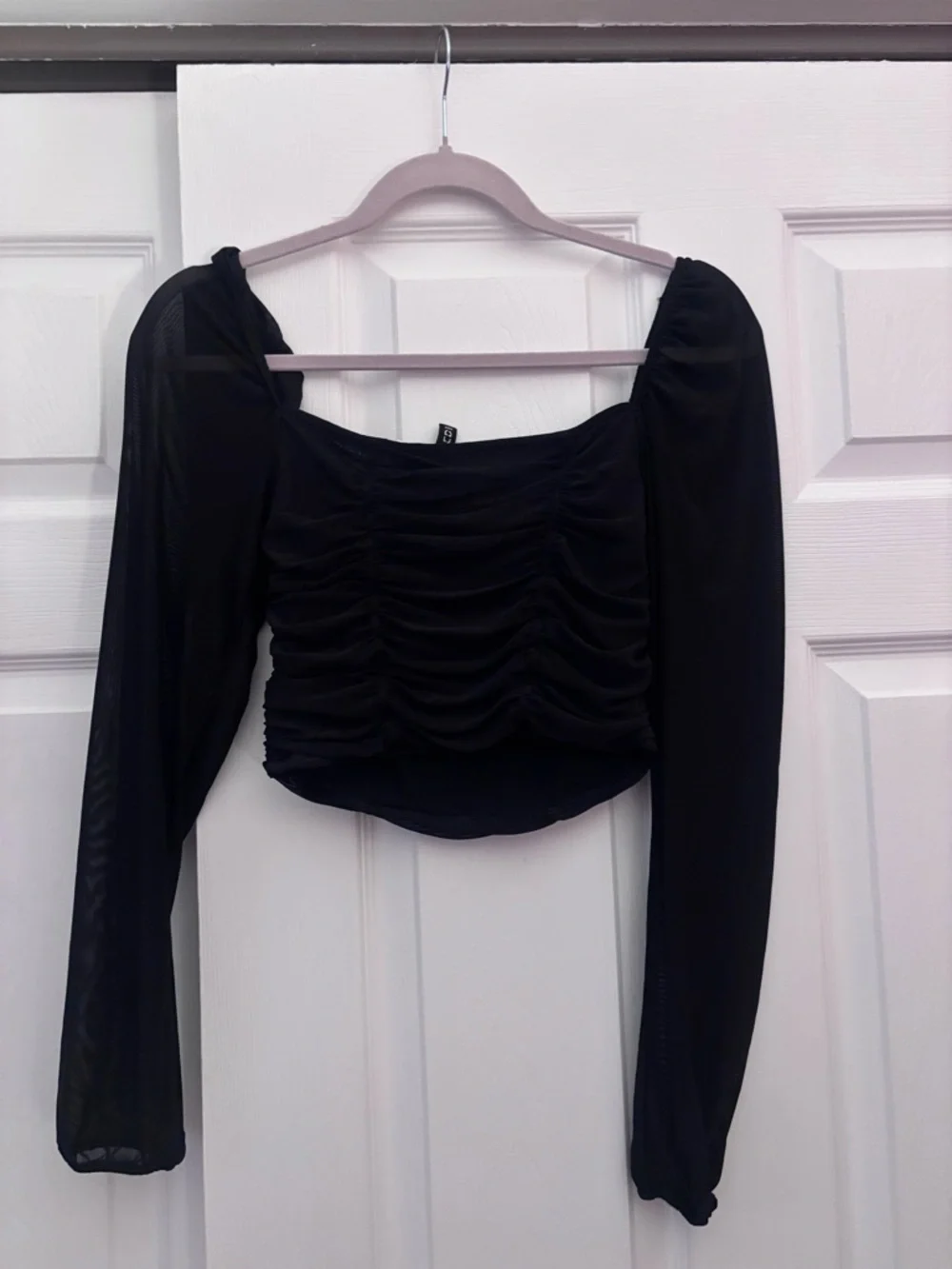 H&M Black Ruched Long-Sleeve Crop Top - Picture 2 of 2